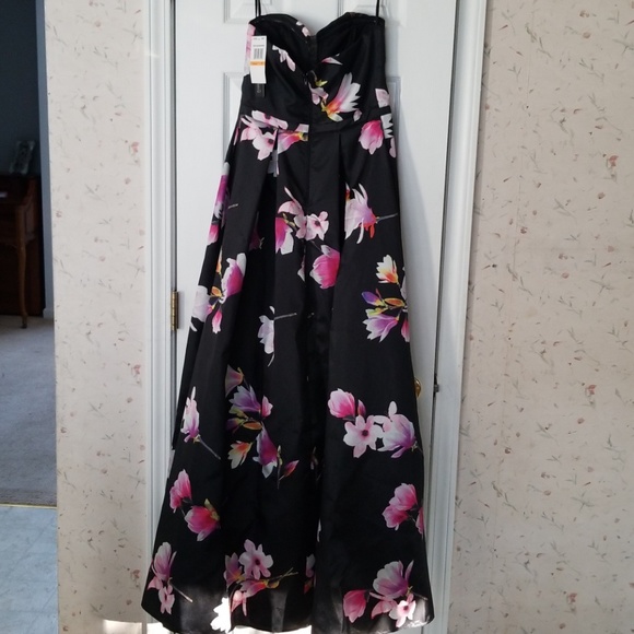 Strapless floral dress! - Picture 2 of 4